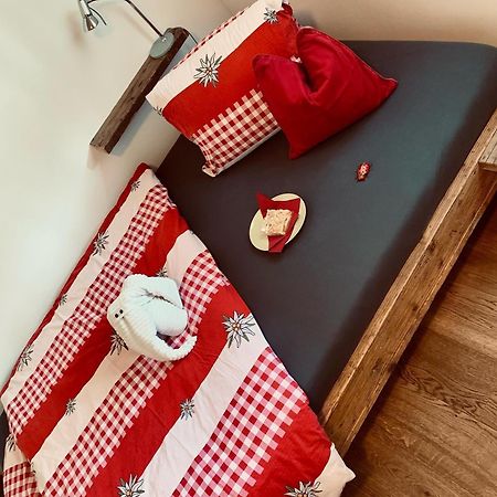 Conny'S B&B Niederweningen Екстериор снимка