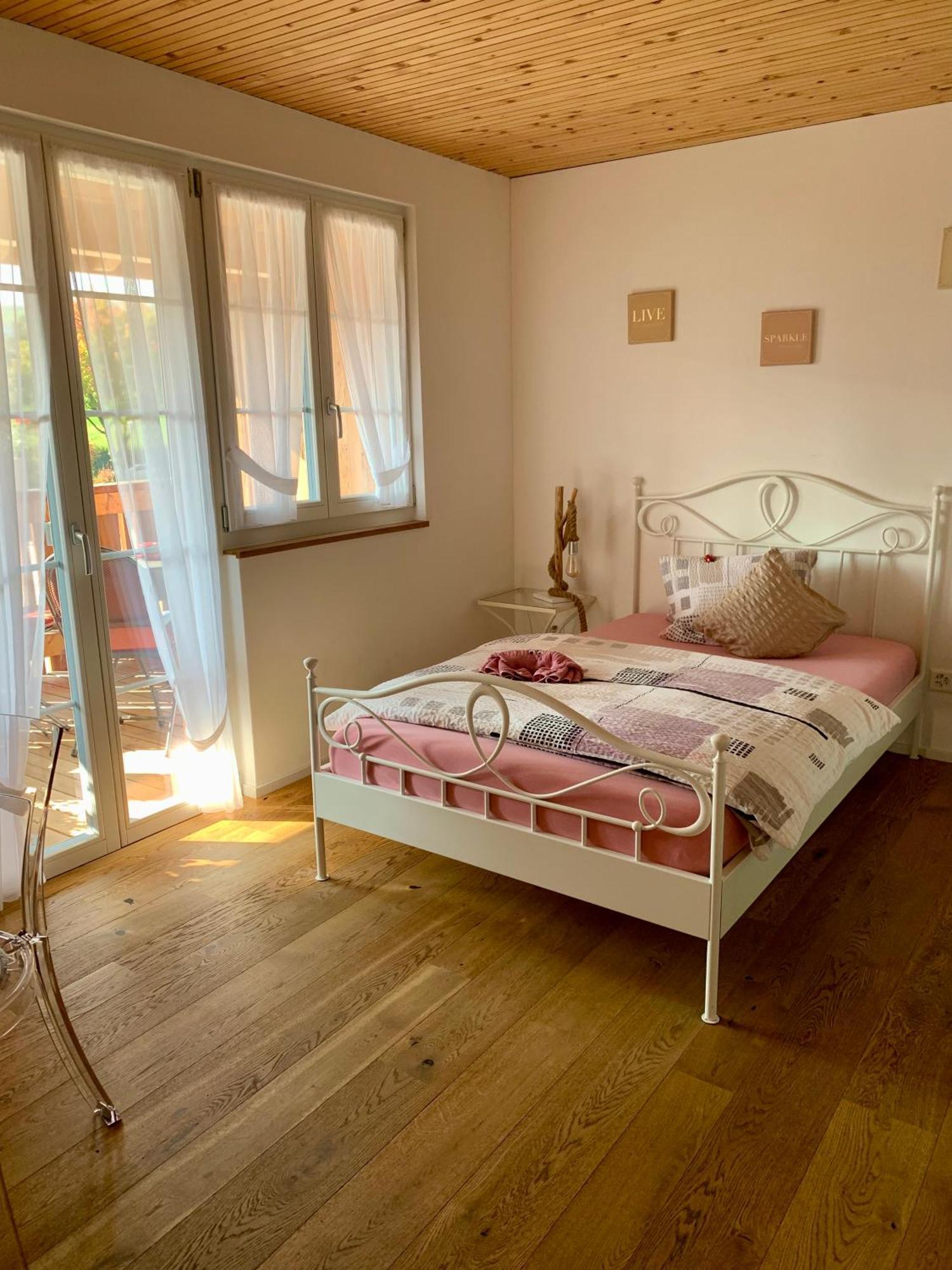 Conny'S B&B Niederweningen Екстериор снимка