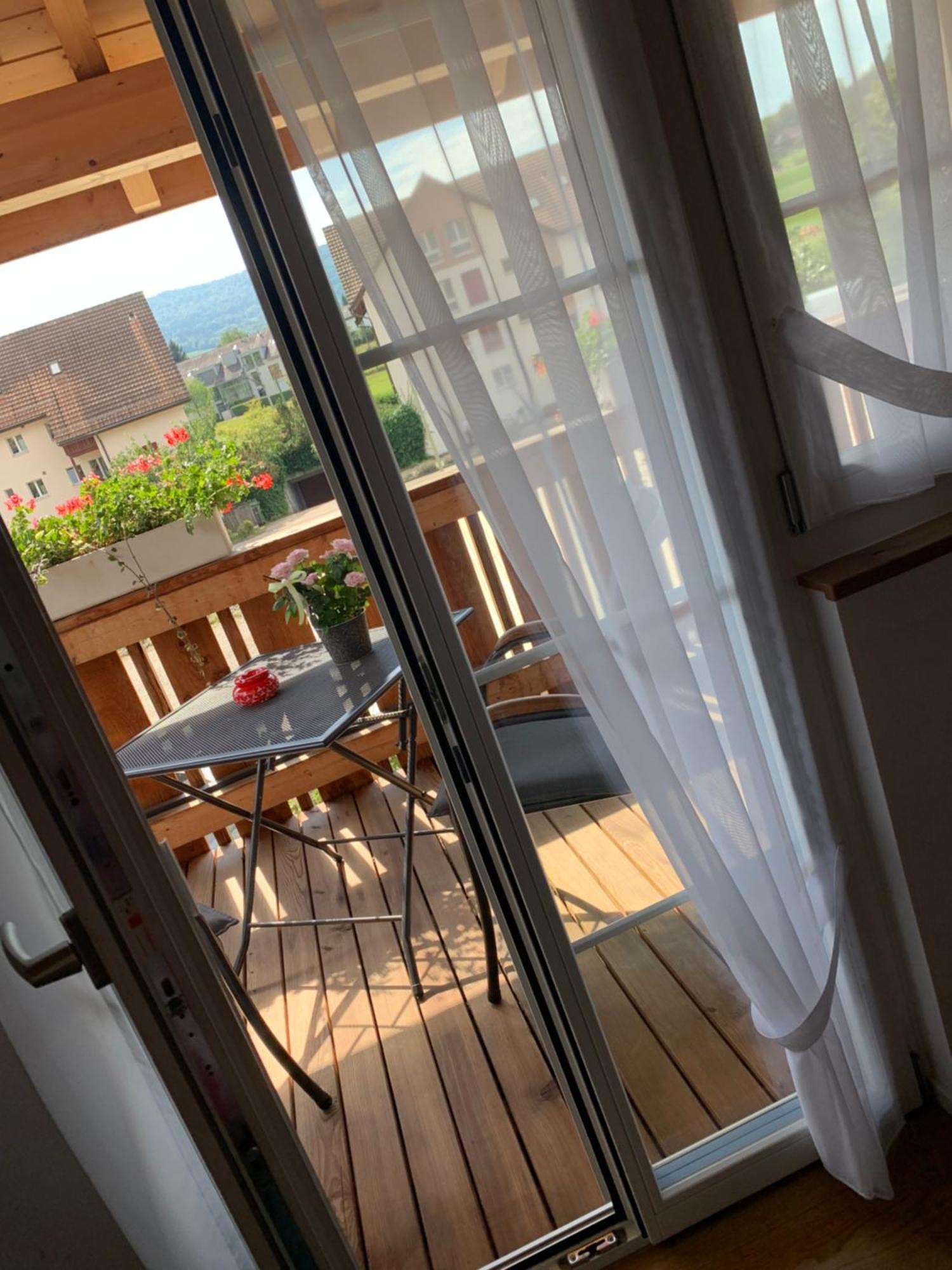 Conny'S B&B Niederweningen Екстериор снимка