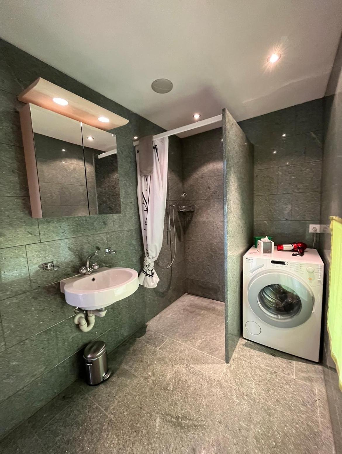 Conny'S B&B Niederweningen Екстериор снимка