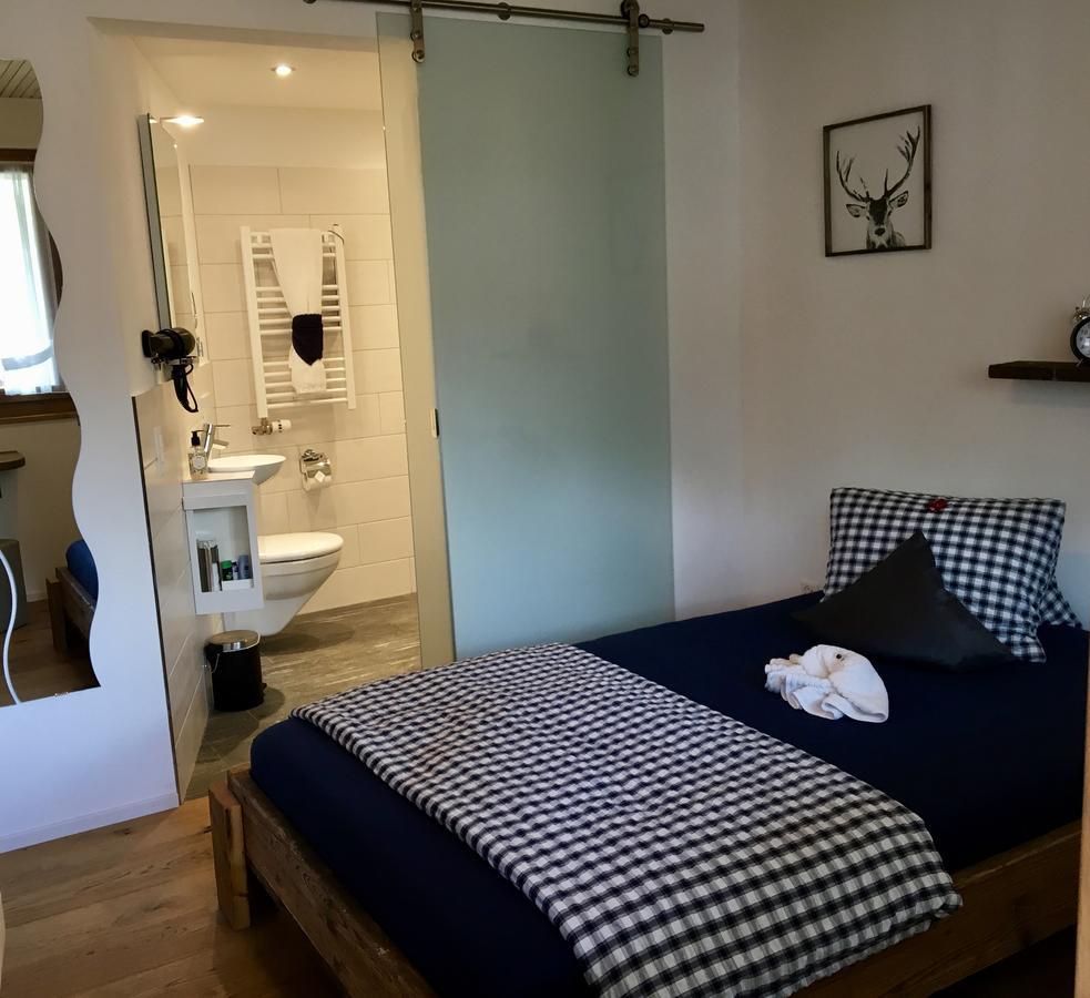Conny'S B&B Niederweningen Екстериор снимка