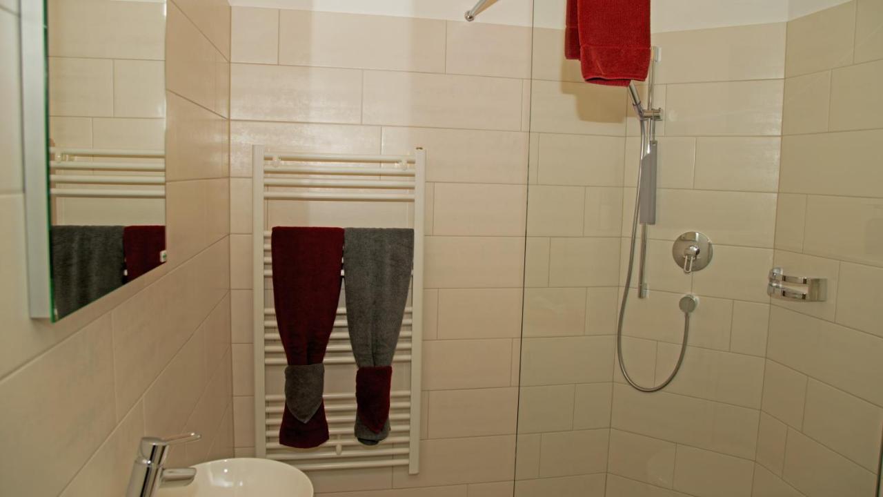 Conny'S B&B Niederweningen Екстериор снимка